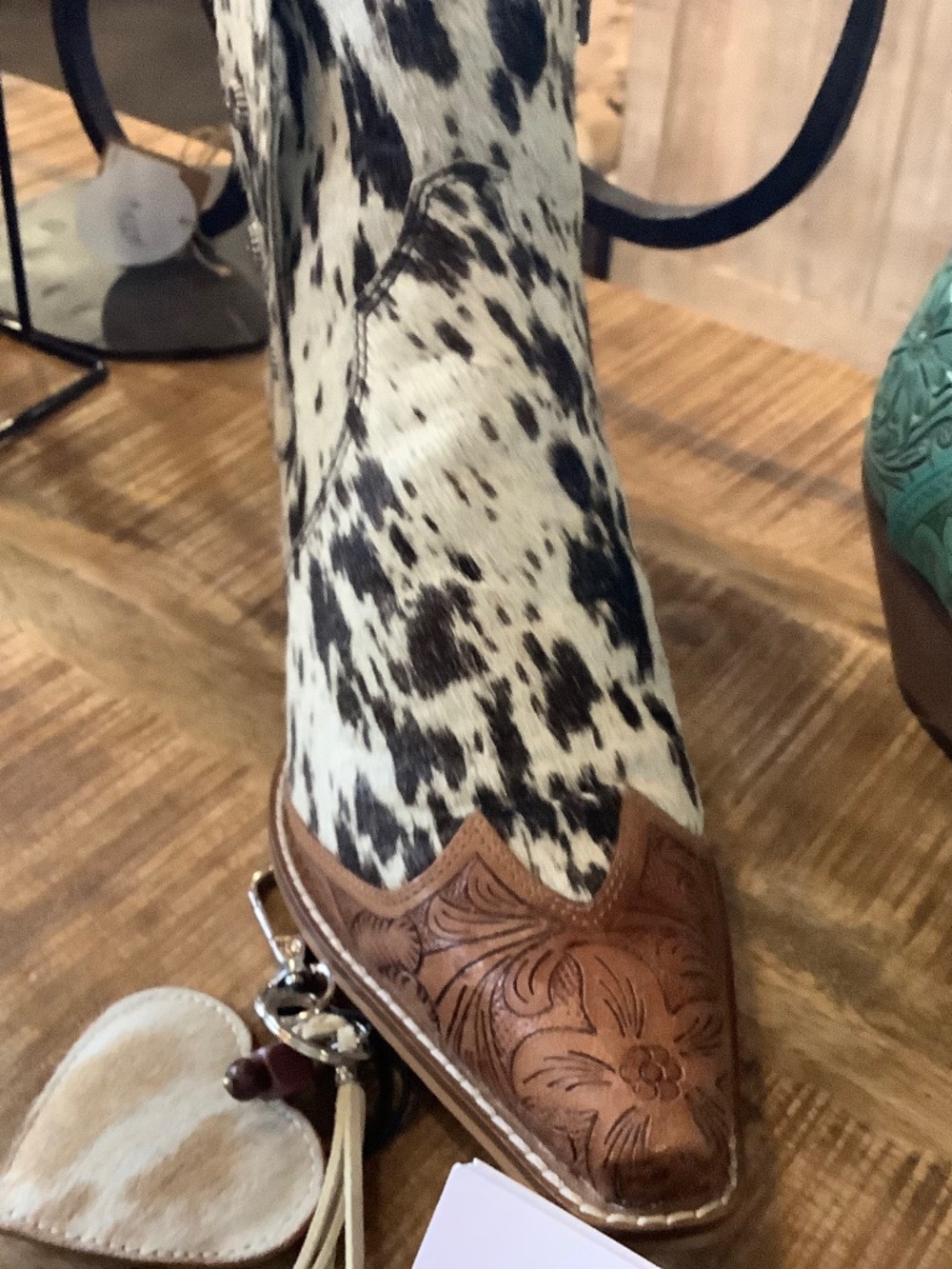 Western cowhide boot - Picture 4 of 9